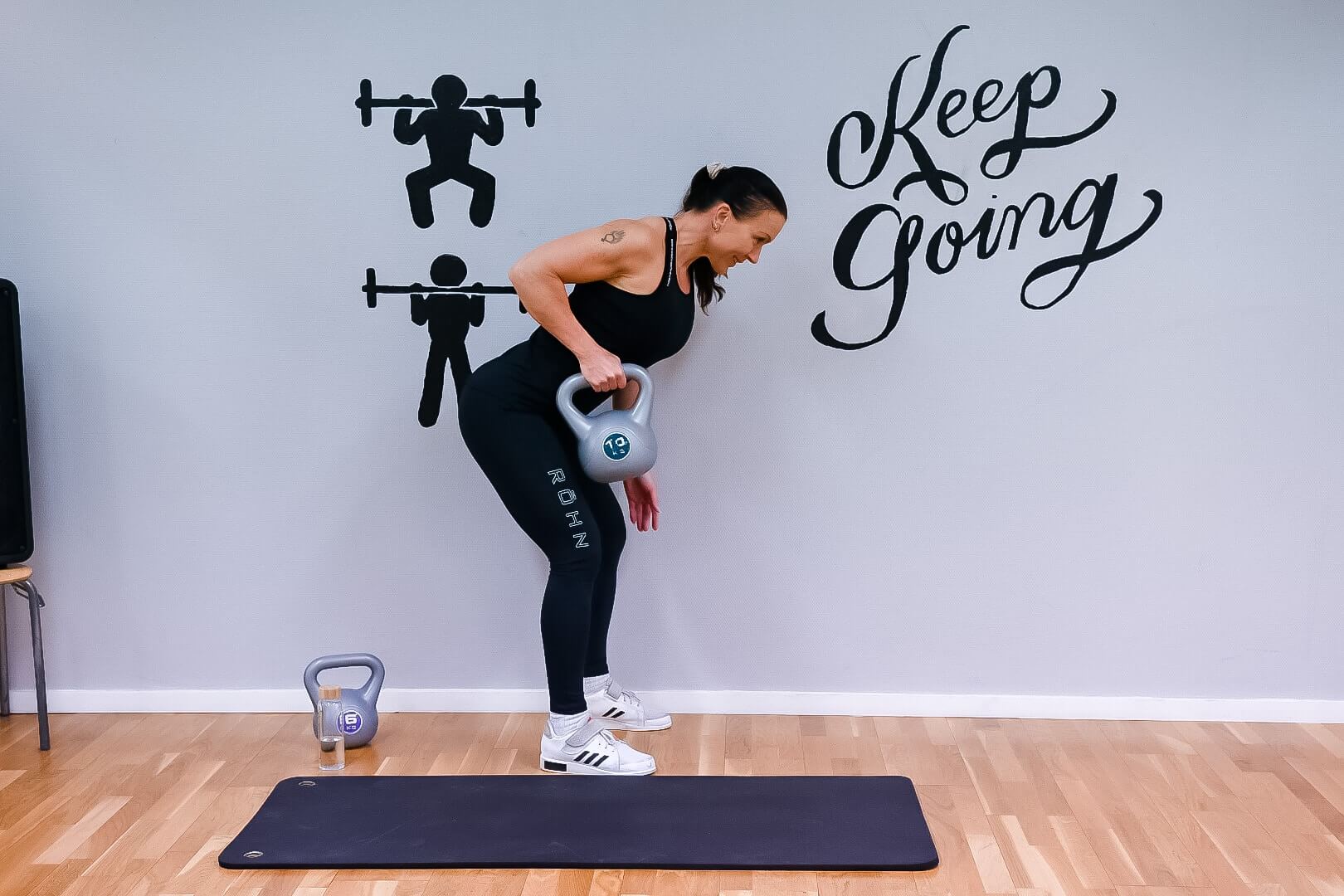 Du kan välja mellan träningspass man kan köra hemma eller på gymmet